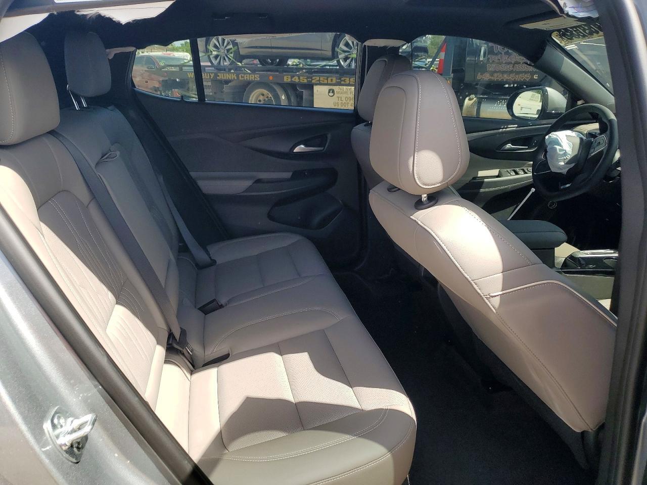 2025 BUICK ENVISTA AVENIR — Фото 10 из 12