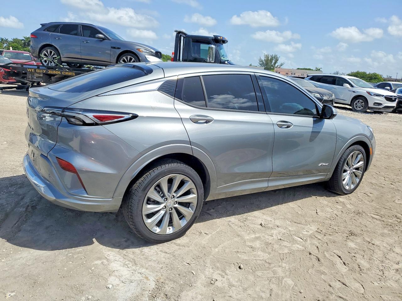 2025 BUICK ENVISTA AVENIR — Фото 3 из 12