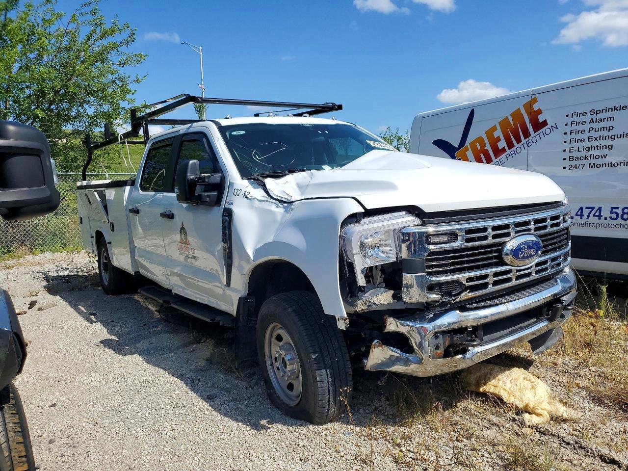 2025 FORD F-350 — Фото 4 из 12