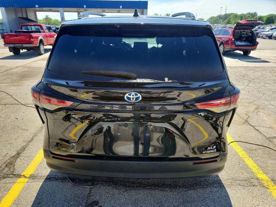 2021 TOYOTA SIENNA XLE — Фото 6 из 14