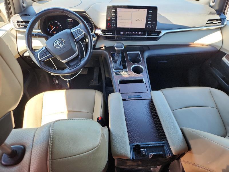 2021 TOYOTA SIENNA XLE — Фото 8 из 14