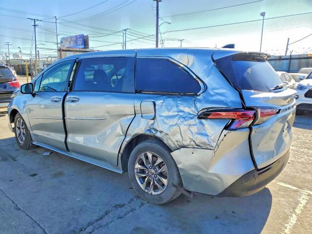 2021 TOYOTA SIENNA XLE 8-PASSENGER — Фото 2 из 13