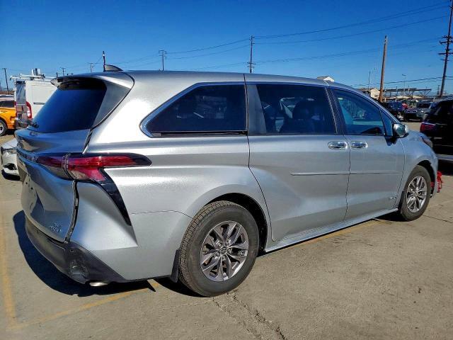 2021 TOYOTA SIENNA XLE 8-PASSENGER — Фото 3 из 13