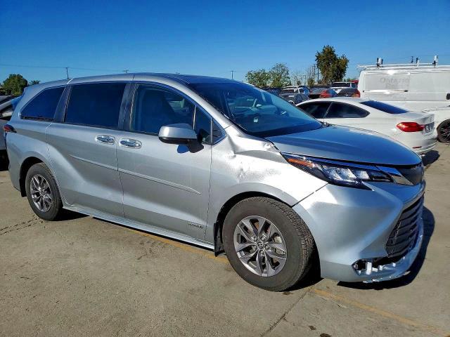 2021 TOYOTA SIENNA XLE 8-PASSENGER — Фото 4 из 13