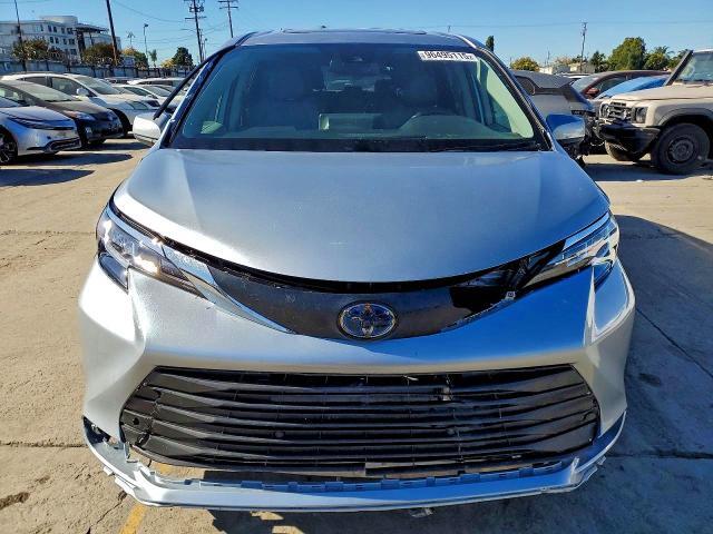 2021 TOYOTA SIENNA XLE 8-PASSENGER — Фото 5 из 13