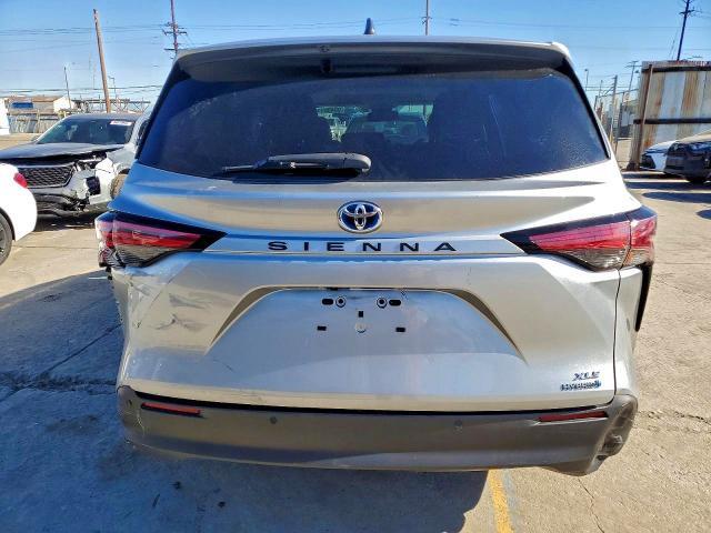 2021 TOYOTA SIENNA XLE 8-PASSENGER — Фото 6 из 13