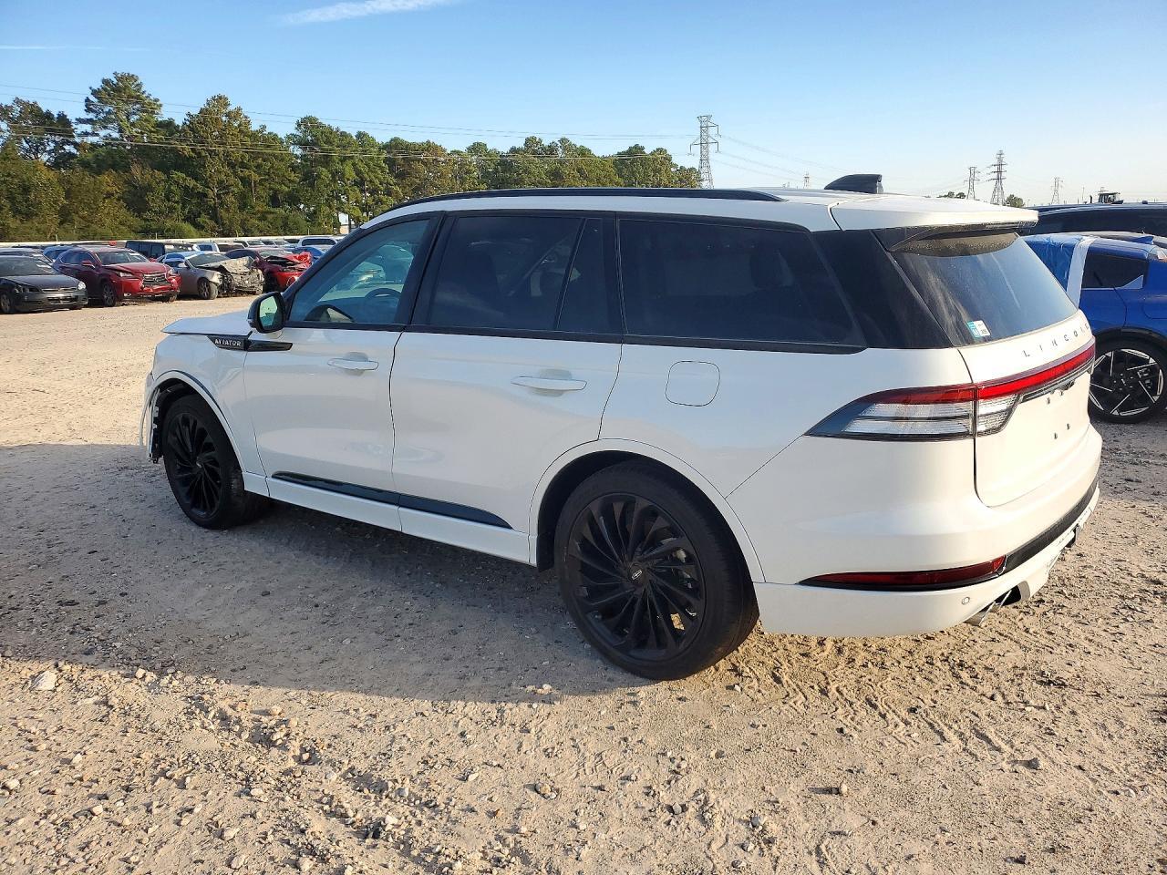 2025 LINCOLN AVIATOR RESERVE — Фото 2 из 13