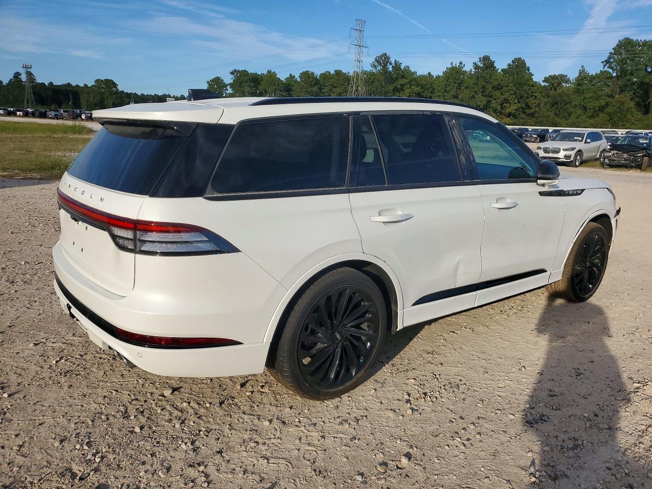2025 LINCOLN AVIATOR RESERVE — Фото 3 из 13