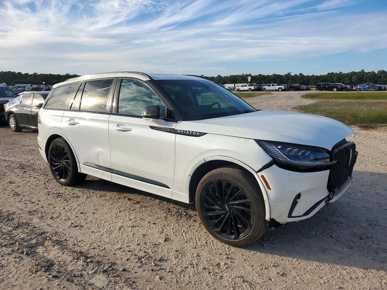 2025 LINCOLN AVIATOR RESERVE — Фото 4 из 13