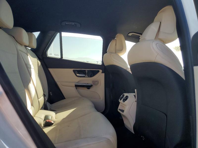 2025 MERCEDES-BENZ GLC 300 — Фото 11 из 14
