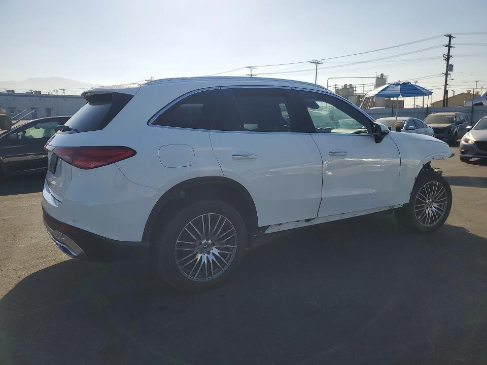 2025 MERCEDES-BENZ GLC 300 — Фото 3 из 14