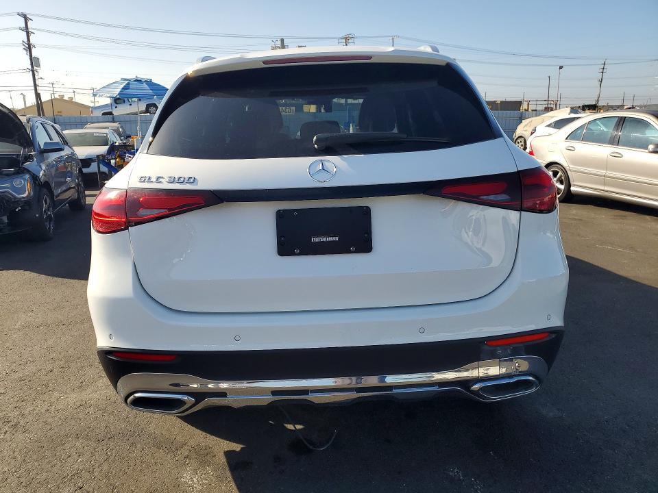 2025 MERCEDES-BENZ GLC 300 — Фото 6 из 14