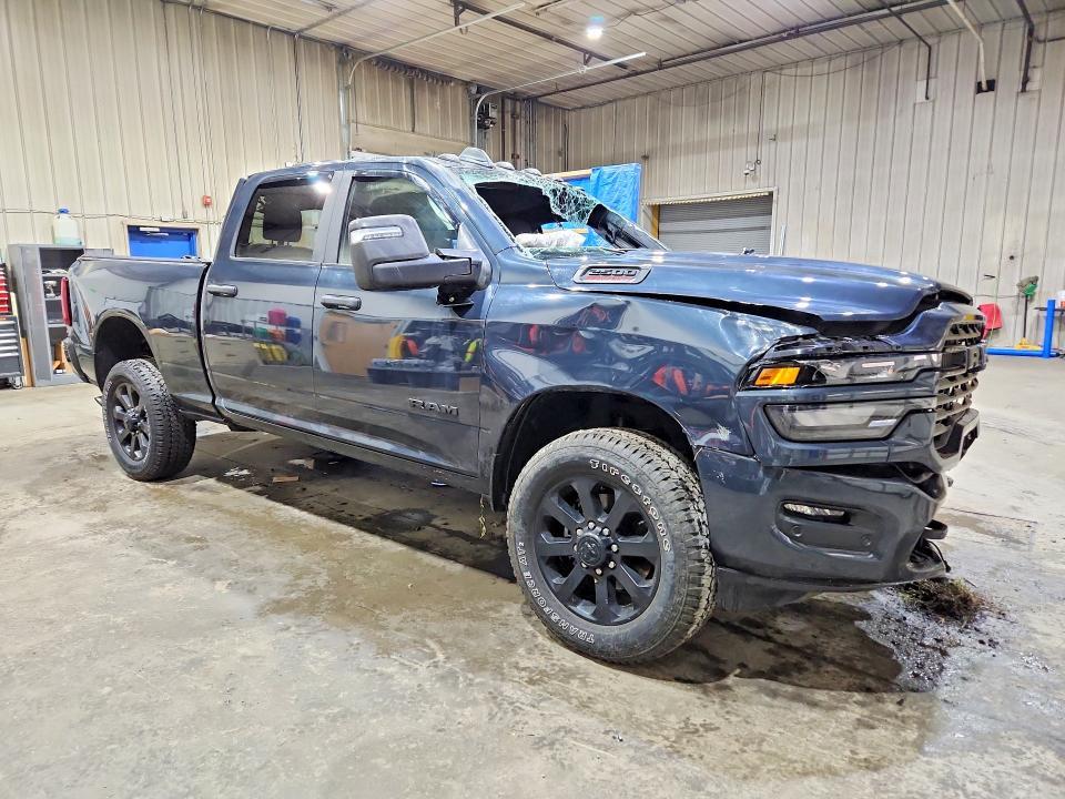 2025 RAM 2500 BIG HORN — Фото 4 из 12