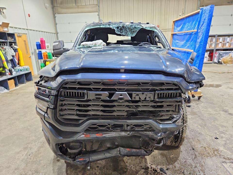 2025 RAM 2500 BIG HORN — Фото 5 из 12