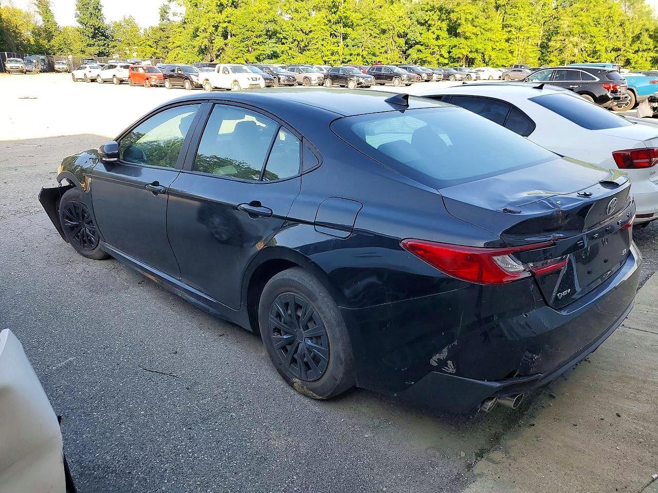 2025 TOYOTA CAMRY SE — Фото 2 из 12