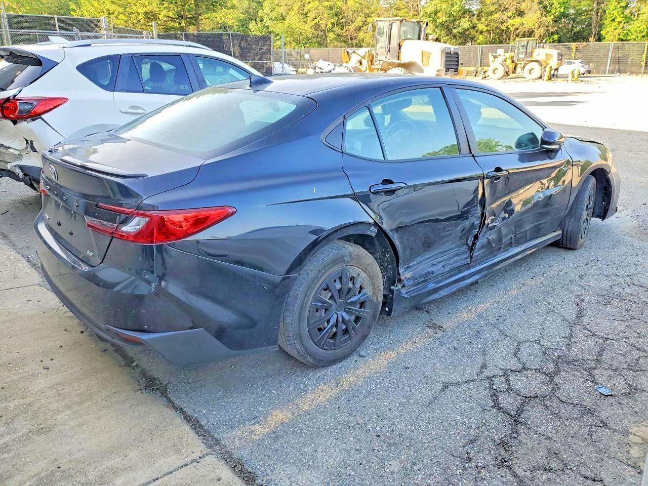 2025 TOYOTA CAMRY SE — Фото 3 из 12