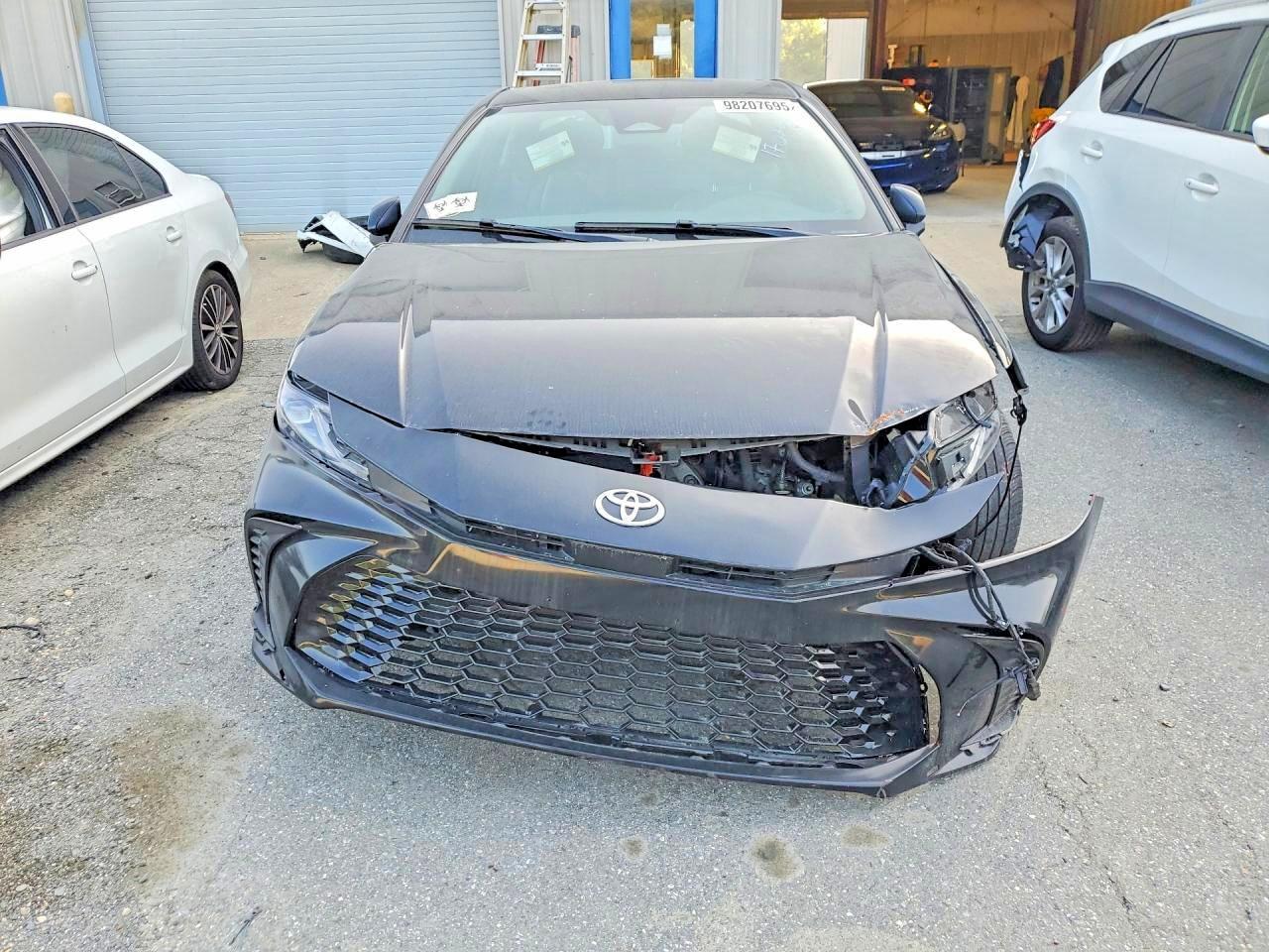 2025 TOYOTA CAMRY SE — Фото 5 из 12