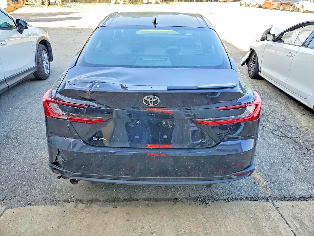 2025 TOYOTA CAMRY SE — Фото 6 из 12
