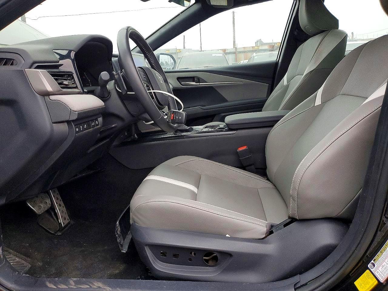 2025 TOYOTA CAMRY SE — Фото 7 из 12