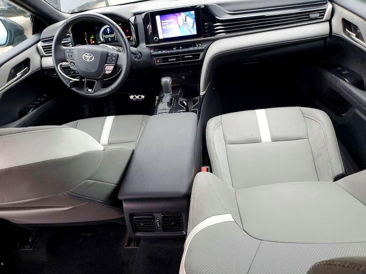 2025 TOYOTA CAMRY SE — Фото 8 из 12