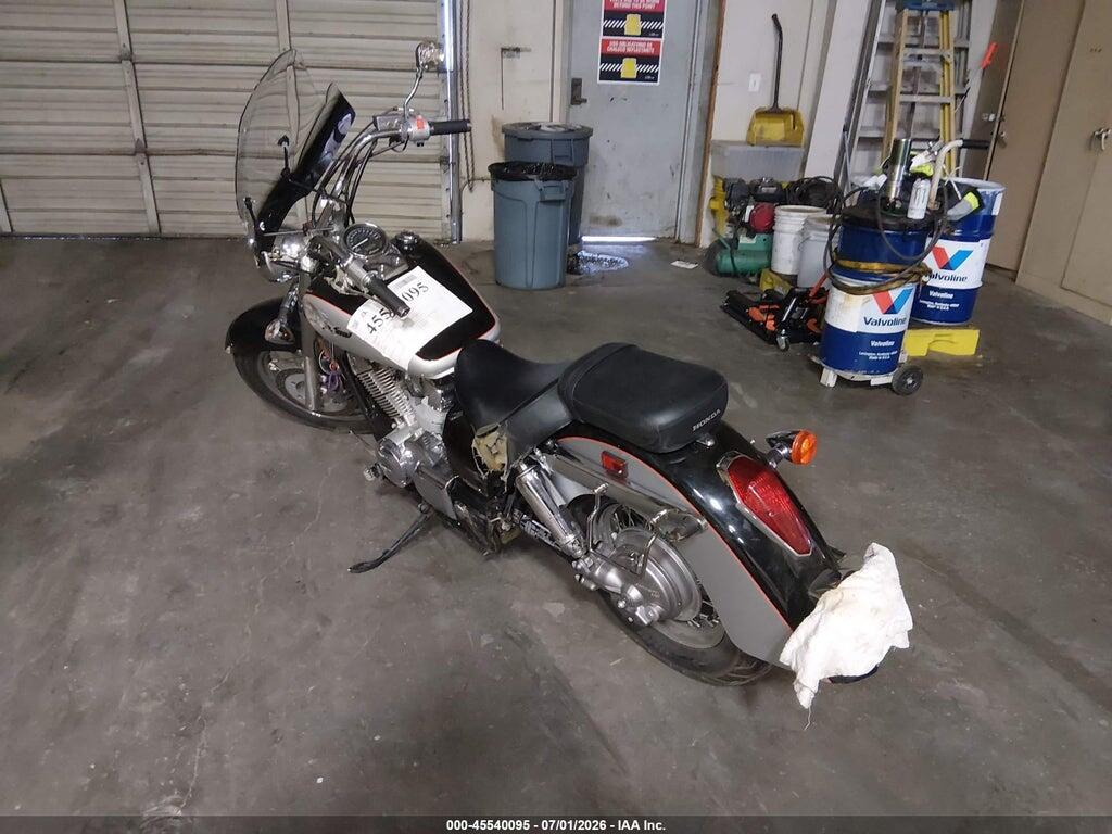 JH2RC504X4M000575 2004 HONDA VT750 photo no. 3