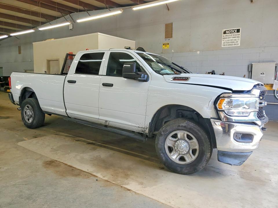2024 RAM 3500 TRADESMAN — Фото 4 из 12