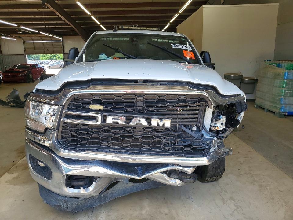 2024 RAM 3500 TRADESMAN — Фото 5 из 12