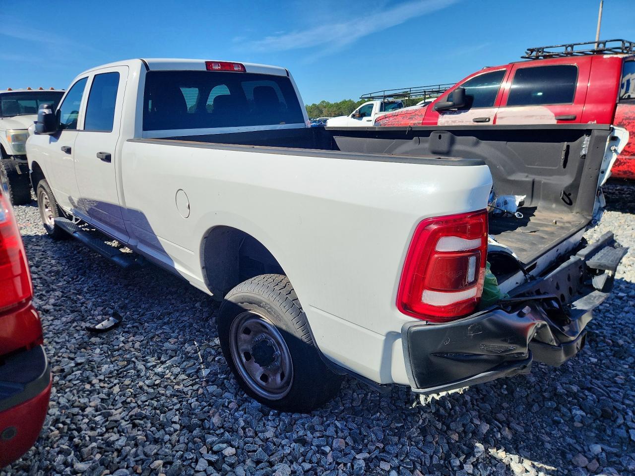 2024 RAM 2500 TRADESMAN — Фото 2 из 13
