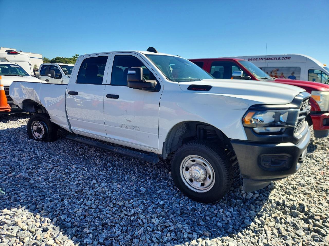 2024 RAM 2500 TRADESMAN — Фото 4 из 13