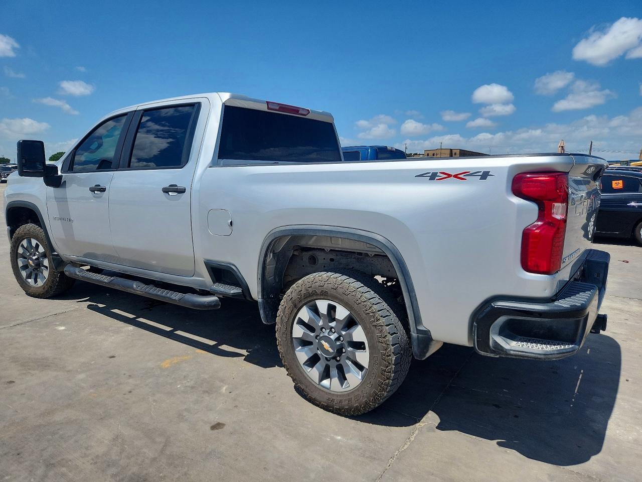 2023 CHEVROLET SILVERADO K2500 CUSTOM — Фото 2 из 12