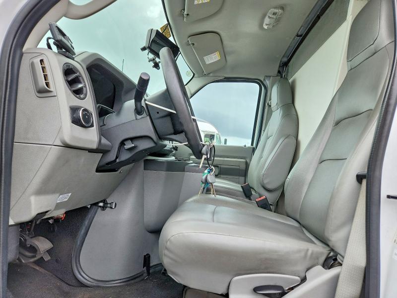 2023 FORD E350 REFRIGERATED BOX TRUCK — Фото 7 из 13