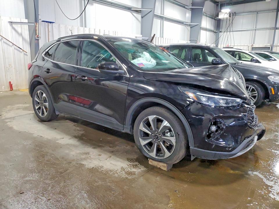 2023 FORD ESCAPE PLATINUM — Фото 4 из 12