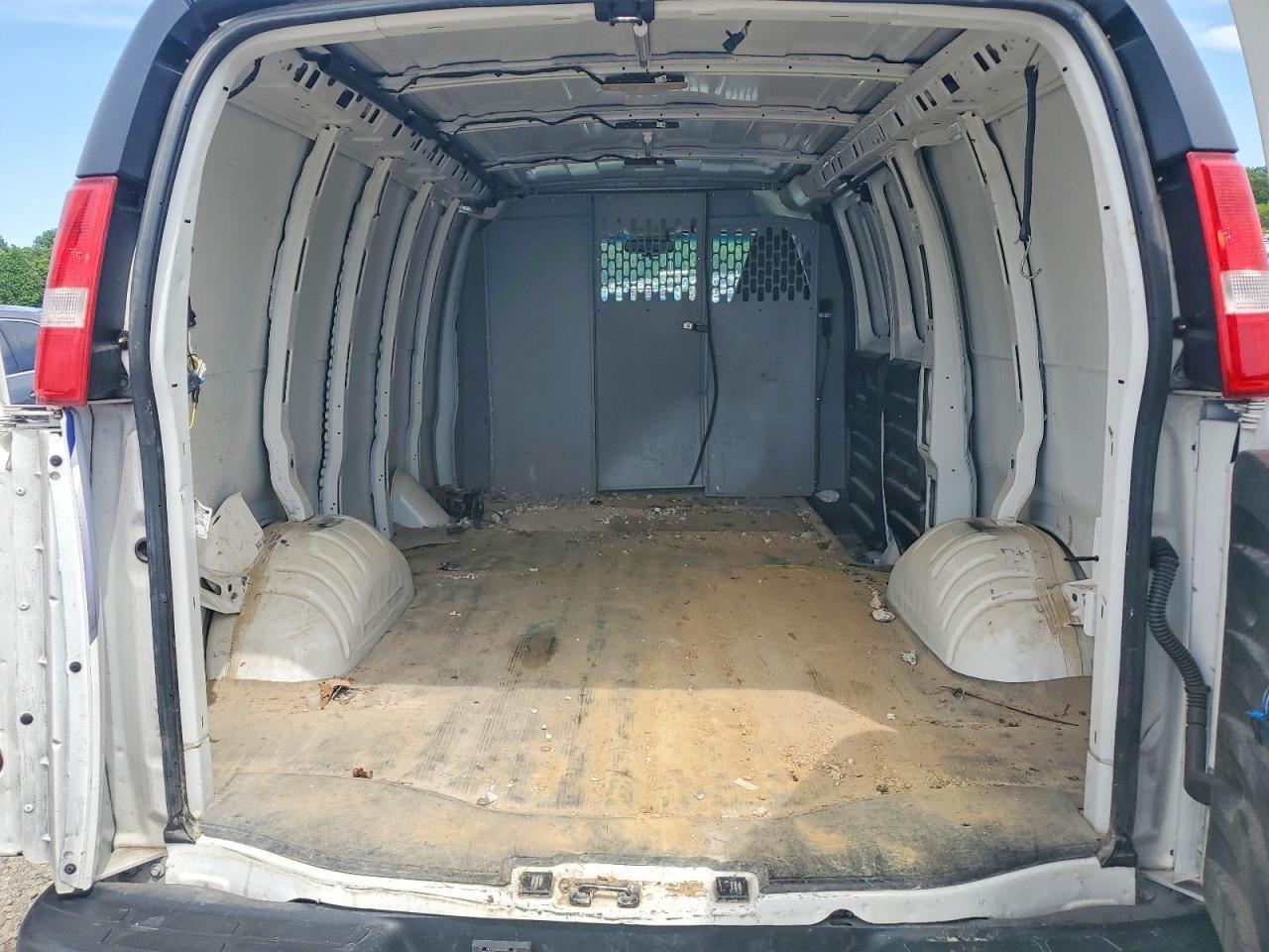 2023 GMC SAVANA G2500 — Фото 10 из 13
