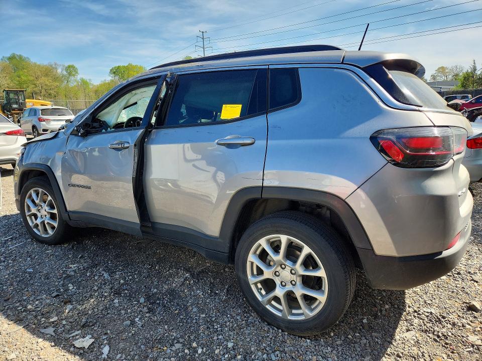 2023 JEEP COMPASS LATITUDE LUX — Фото 2 из 13