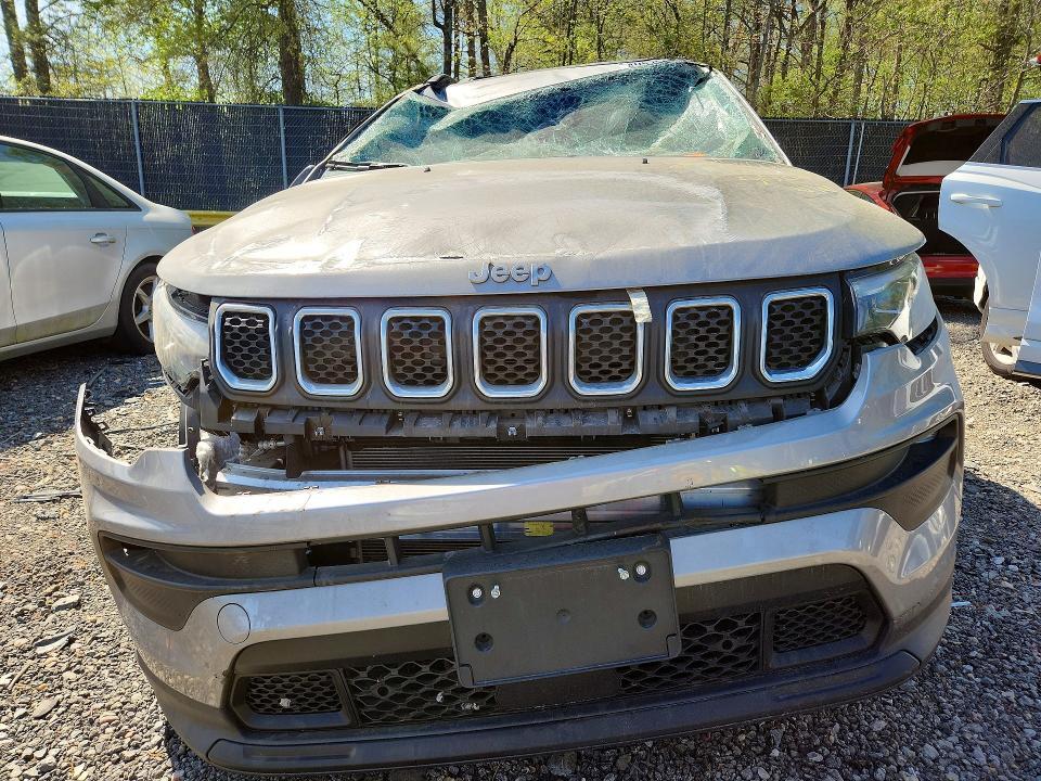 2023 JEEP COMPASS LATITUDE LUX — Фото 5 из 13