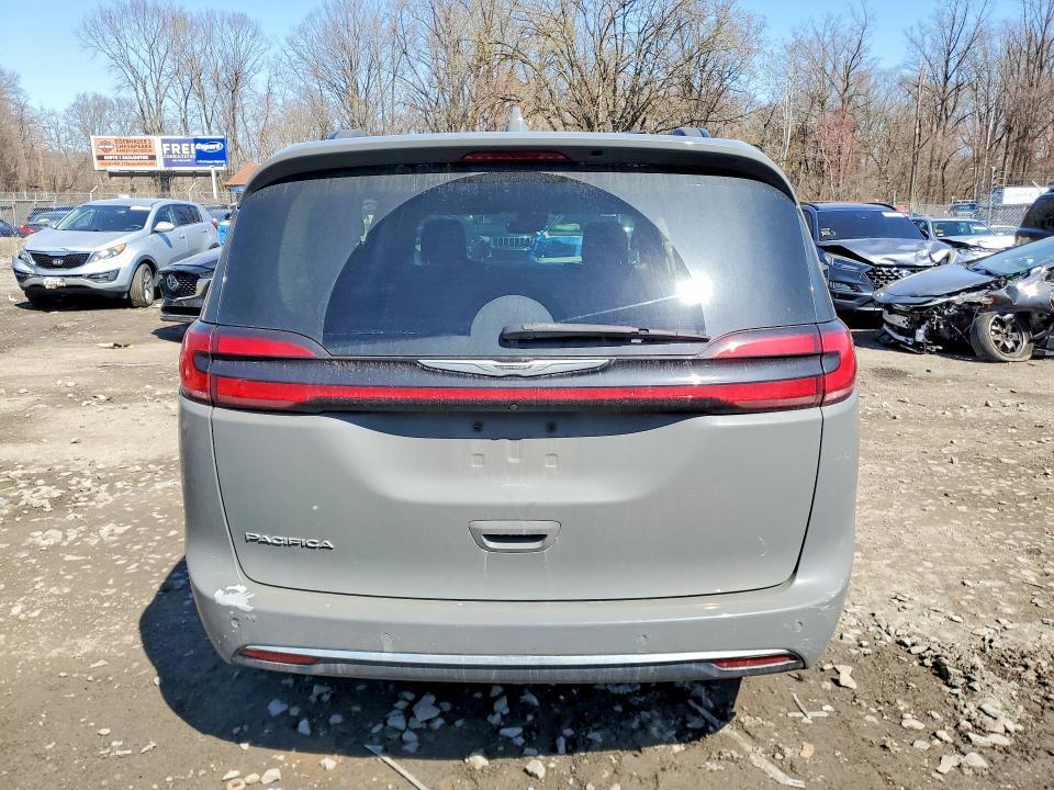 2022 CHRYSLER PACIFICA TOURING L — Фото 6 из 12