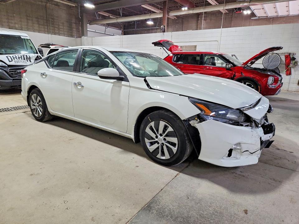 2022 NISSAN ALTIMA S — Фото 4 из 12
