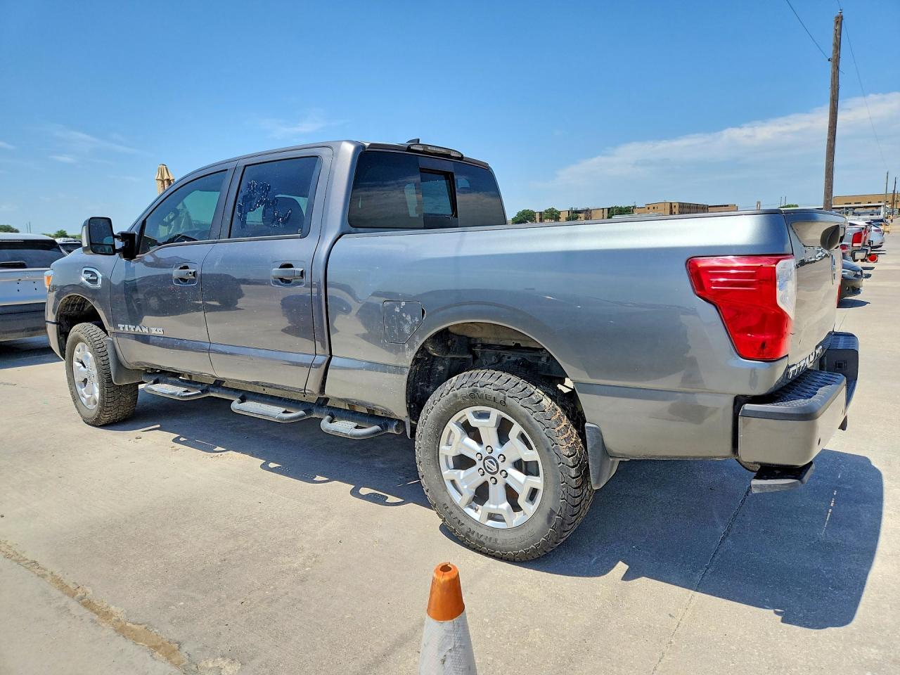 2022 NISSAN TITAN XD SV — Фото 2 из 12