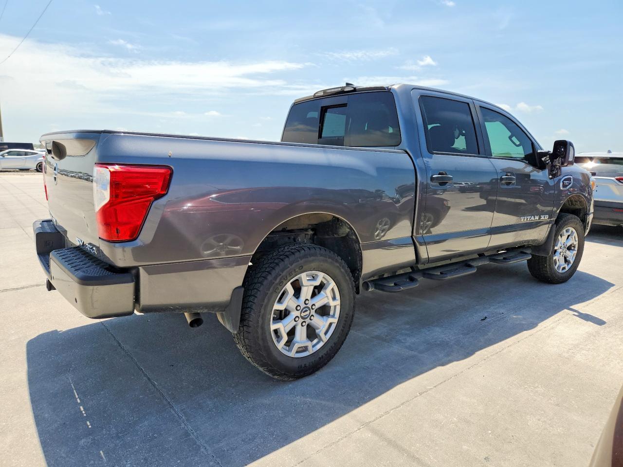 2022 NISSAN TITAN XD SV — Фото 3 из 12