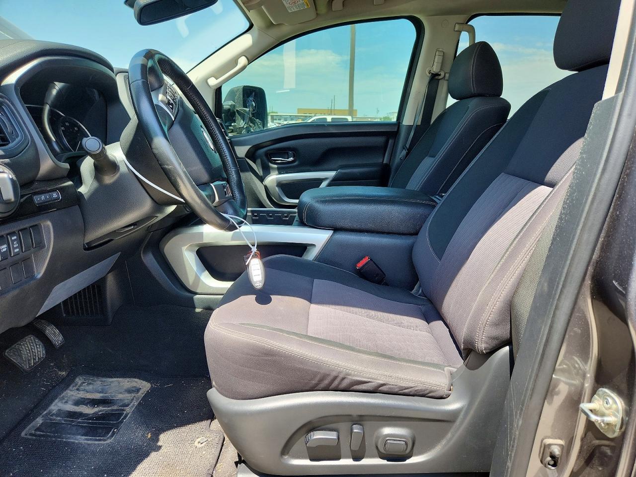2022 NISSAN TITAN XD SV — Фото 7 из 12
