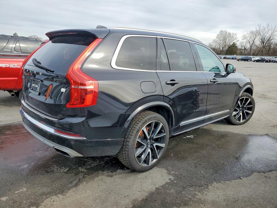 2021 VOLVO XC90 T8 RECHARGE MOMENTUM — Фото 3 из 12