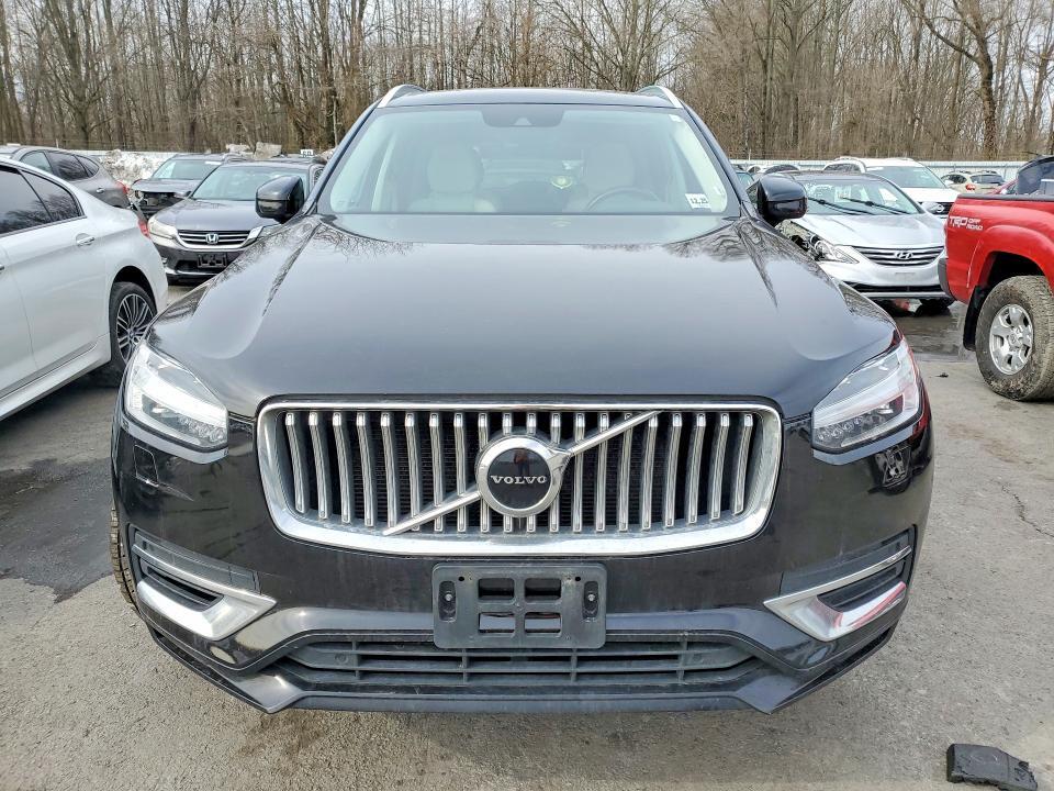 2021 VOLVO XC90 T8 RECHARGE MOMENTUM — Фото 5 из 12