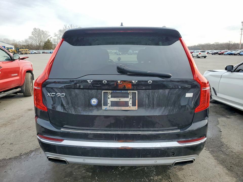 2021 VOLVO XC90 T8 RECHARGE MOMENTUM — Фото 6 из 12