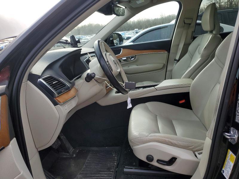 2021 VOLVO XC90 T8 RECHARGE MOMENTUM — Фото 7 из 12