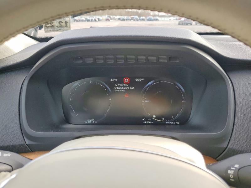 2021 VOLVO XC90 T8 RECHARGE MOMENTUM — Фото 9 из 12