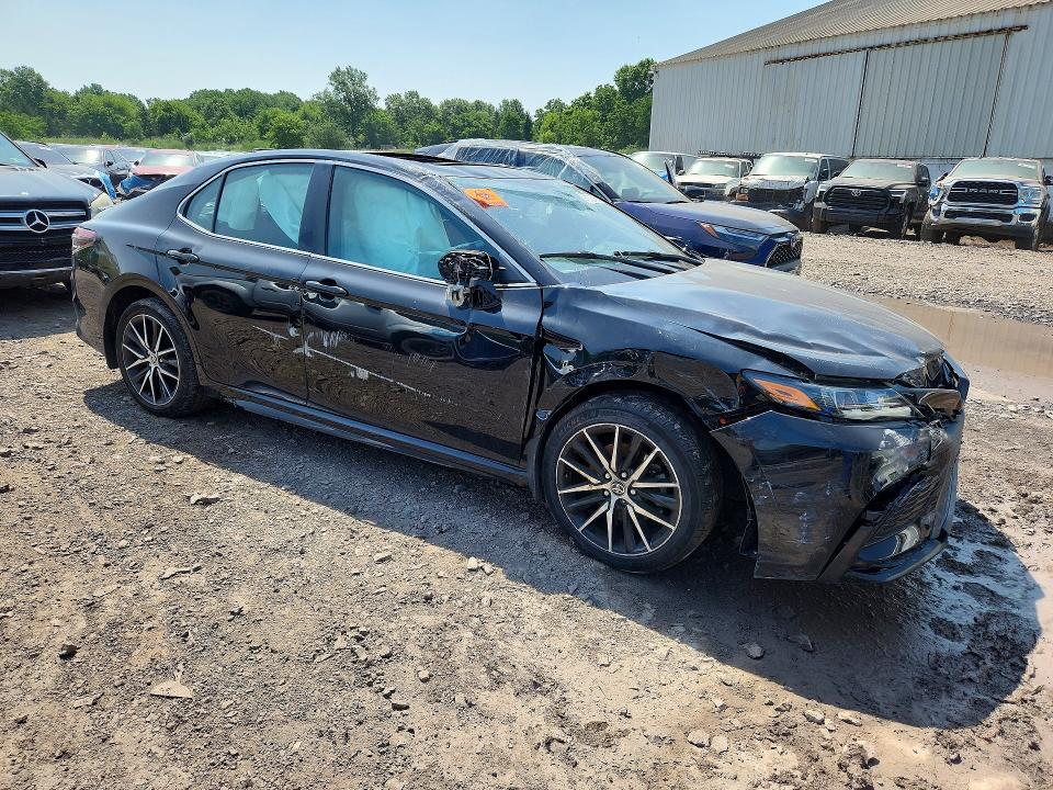 2022 TOYOTA CAMRY SE — Фото 4 из 12