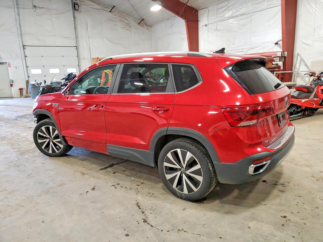 2022 VOLKSWAGEN TAOS SE — Фото 2 из 14