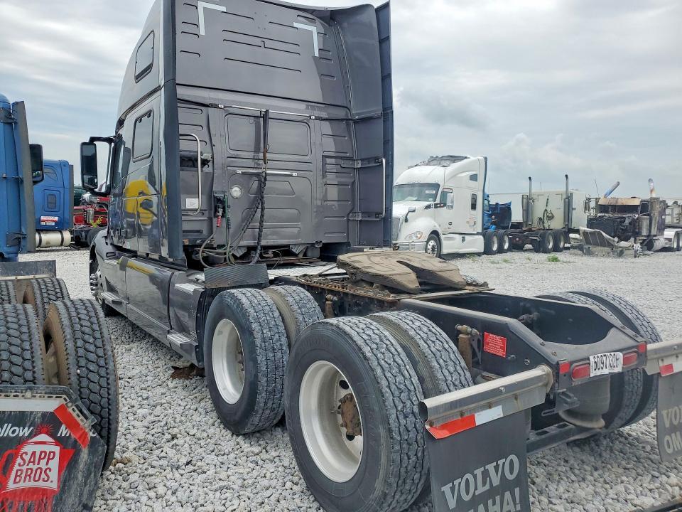 2022 VOLVO VNL SEMI TRUCK — Фото 2 из 13
