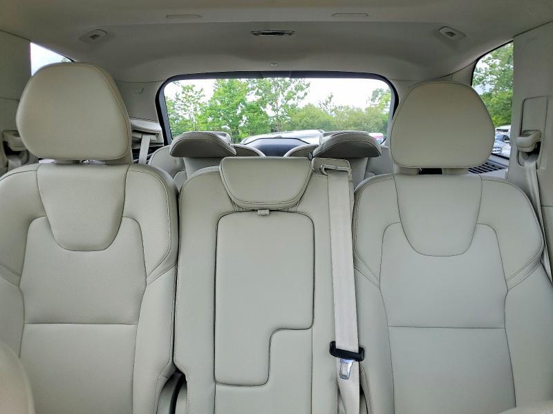 2022 VOLVO XC90 T5 MOMENTUM — Фото 10 из 14