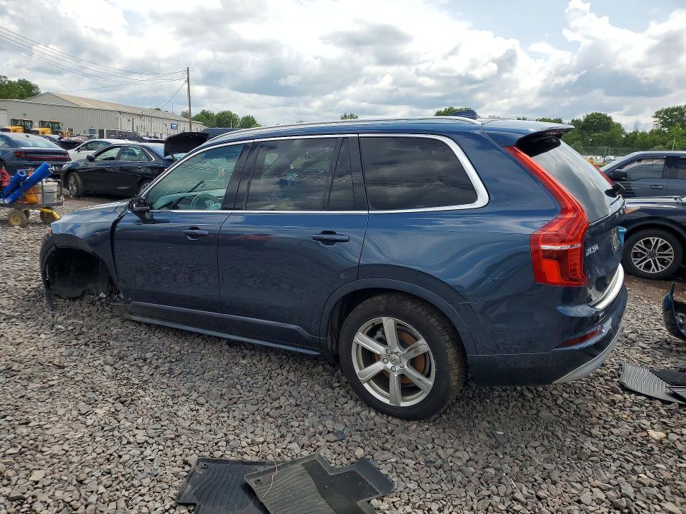 2022 VOLVO XC90 T5 MOMENTUM — Фото 2 из 14